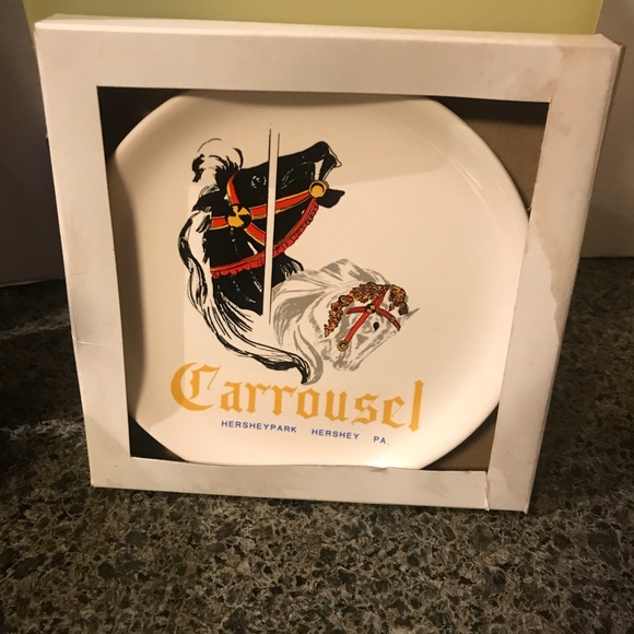 CARROUSEL HORSES HERSHEY COLLECTIBLE PLATE NIOB - Picture 1 of 8